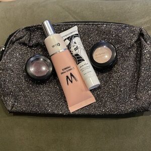 Pore corrector, Primer and 2 MAC eyeshadows with Lancôme Bag